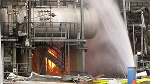 德國煉油廠爆炸起火3人重傷 超過兩千人疏散