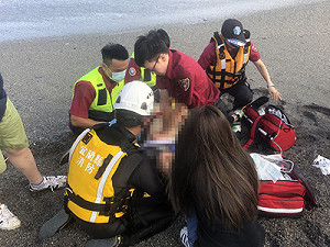 最新》宜蘭海灘浪大下午3起溺水意外  2死4失蹤1輕傷