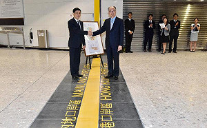 香港高鐵一地兩檢半夜快閃交接  挨批鬼祟