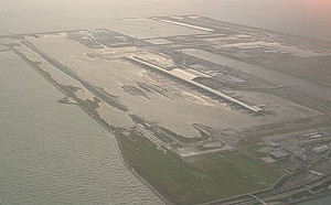 水淹日本關西機場封閉 800航班取消160萬戶停電