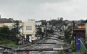 強颱「燕子」重創日本！10死、340受傷、5000人受困關西機場