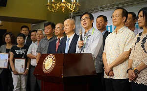 觀光產業領袖力挺 陳其邁承諾要當頭號推銷員