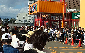 圖輯》北海道強震！民眾湧向便利商店搶購存糧