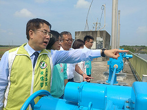 黃偉哲勘查岸內排水  力爭前瞻治水預算