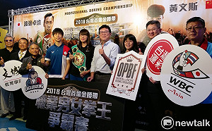 帶拳擊手套象徵KO對手？姚文智燦笑：選舉就是希望勝出