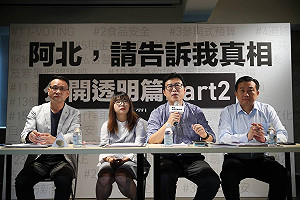 落淚青年被質疑假柯粉 姚辦反擊