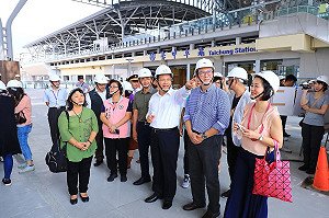 眾立委陪姚文智參訪台中  驚訝台中變得不一樣