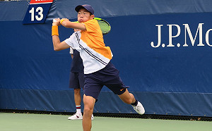 沉著應戰！曾俊欣美網青少年男單挺進4強