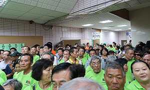 蔡英文車隊沒走  國安禁止民眾散場、爆民怨