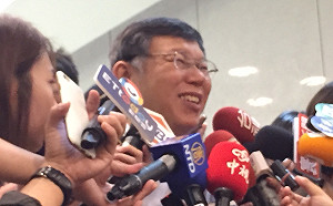 陳佩琪出擊替先生喊話 柯文哲：她兇兇的　回去請她少寫一點