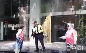 快訊》統促黨赴日台交流協會潑漆 質問「台灣人好欺負嗎?」