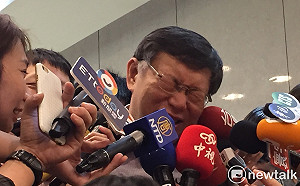 傳欲順道探扁遭否認「躺著也中槍」柯苦笑：我是站著也中槍