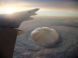 山竹颱風逼近  網友瘋傳「真面目」照片？