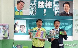 推出台南捷運造型水 陳宗明黃偉哲發表創意文宣