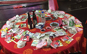 吃菜還是吃面紙！競選文宣塞桌面 李建昌：天啊！拚了！