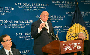 柯P揚言跨海提告 葛特曼：可以來台出庭對質