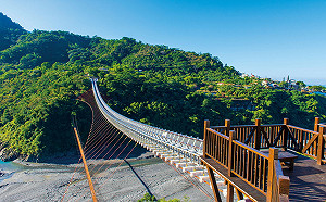 山竹逼近！屏東山川琉璃吊橋下午停止開放
