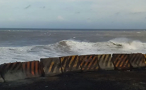 颱風山竹外圍環流造成災損  台東大武鄉16日停班停課