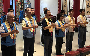 丁守中搶先柯P到慈惠堂祈福   批以核養綠公投補件雙重標準