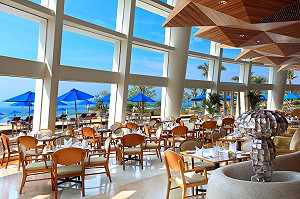 山竹橫掃  深圳大梅沙喜來登酒店餐廳遭海水倒灌 (影)