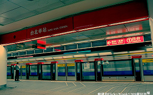 快訊》北捷台北車站驚傳砍人 女嫌被制伏