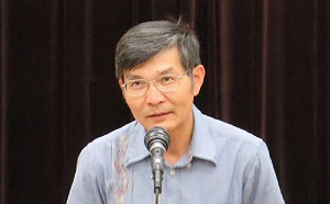 蘇啓誠在日輕生 家屬攜骨灰罈晚間低調返台