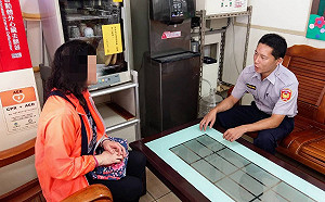 女子電話哭聲詐稱遭綁 警方及時攔阻詐騙60萬