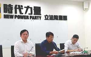 申請居住證近3萬人 時力擬提案除籍納2個月「反悔期」