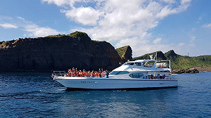 基隆嶼辦成年禮  114名高中學子淨灘攻頂