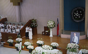 追憶楊偉中！楊母強忍淚水獻詩「楊偉中沒有沉睡不醒」