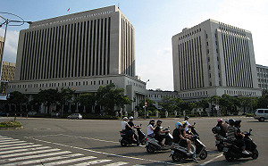 快訊》下猛藥救經濟！央行降息1碼   2016年以來首見