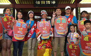 金門中秋博餅封街總決賽  李允尚奪狀元王