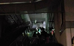 台鐵新左營站及環球購物中心 晚間一度大停電