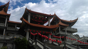 碧雲禪寺拆除前再升旗  魏明仁：明天拆不到五星旗、習近平肖像