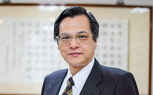 陳明通 : 領有居住證台商不會立刻「除籍」