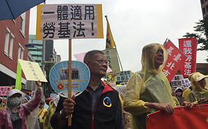 公務機關約聘人員淪為孤兒 陳情主張納入勞基法 