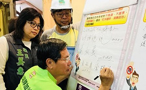 傳首起賄選疑案 嘉義市女里長偵訊中