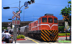 高雄臨港線走入歷史 今發「末班車」