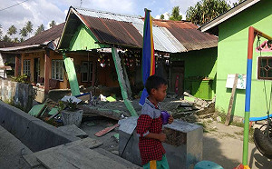 印尼地震海嘯增至832死 災區比想像還大