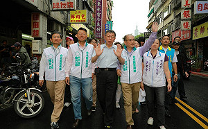 站台親民黨市議員洪士奇  柯P：政治很簡單，就是找個正常的人來做事