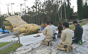 潭美發威 觀音像不敵強風倒地 123萬戶大停電
