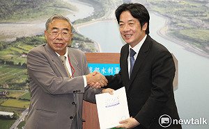 賴揆談5缺解套 王文淵遞交經濟發展白皮書