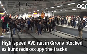 獨立公投遭禁1週年 加泰隆尼亞獨派佔據鐵道、封路怒吼