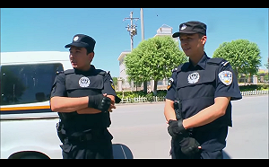 奧斯威辛集中營場景重現? 外媒：新疆30萬穆斯林被列車大規模轉運