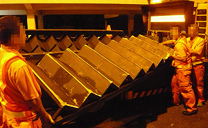 國道驚見掉落鋁梯  多車底盤毀損要求償 (影)