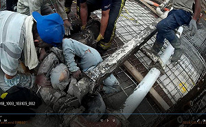 恐怖灌漿機械臂 2人遭壓無生命跡象