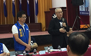 選戰出招：激藍軍團結.爭中間選民 謝立功質疑林右昌誠信