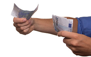 老友商借5萬周轉  他出這3招對方秒打退堂鼓