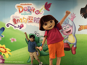 拉丁女孩朵拉首次走出螢光幕  中友百貨上演動物歷險記