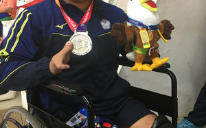 人生正能量範本！無腳泳將陳亮達  亞帕運200混摘銀破全國